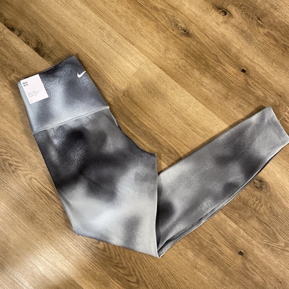 Nike One Legging - Picture 1 of 10
